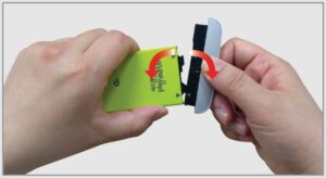 Removing the battery module from the LG G5