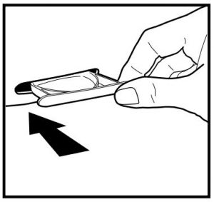 Placing the oil tray back into the humidifier 