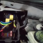 Mercedes C-200 Engine Fuse manual Thumb