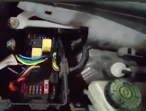 Mercedes C-200 Engine Fuse manual Image